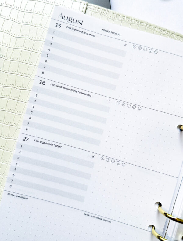 Premium nahast kaantega Tegude Kalender märkmik 25/26 valge - Image 5