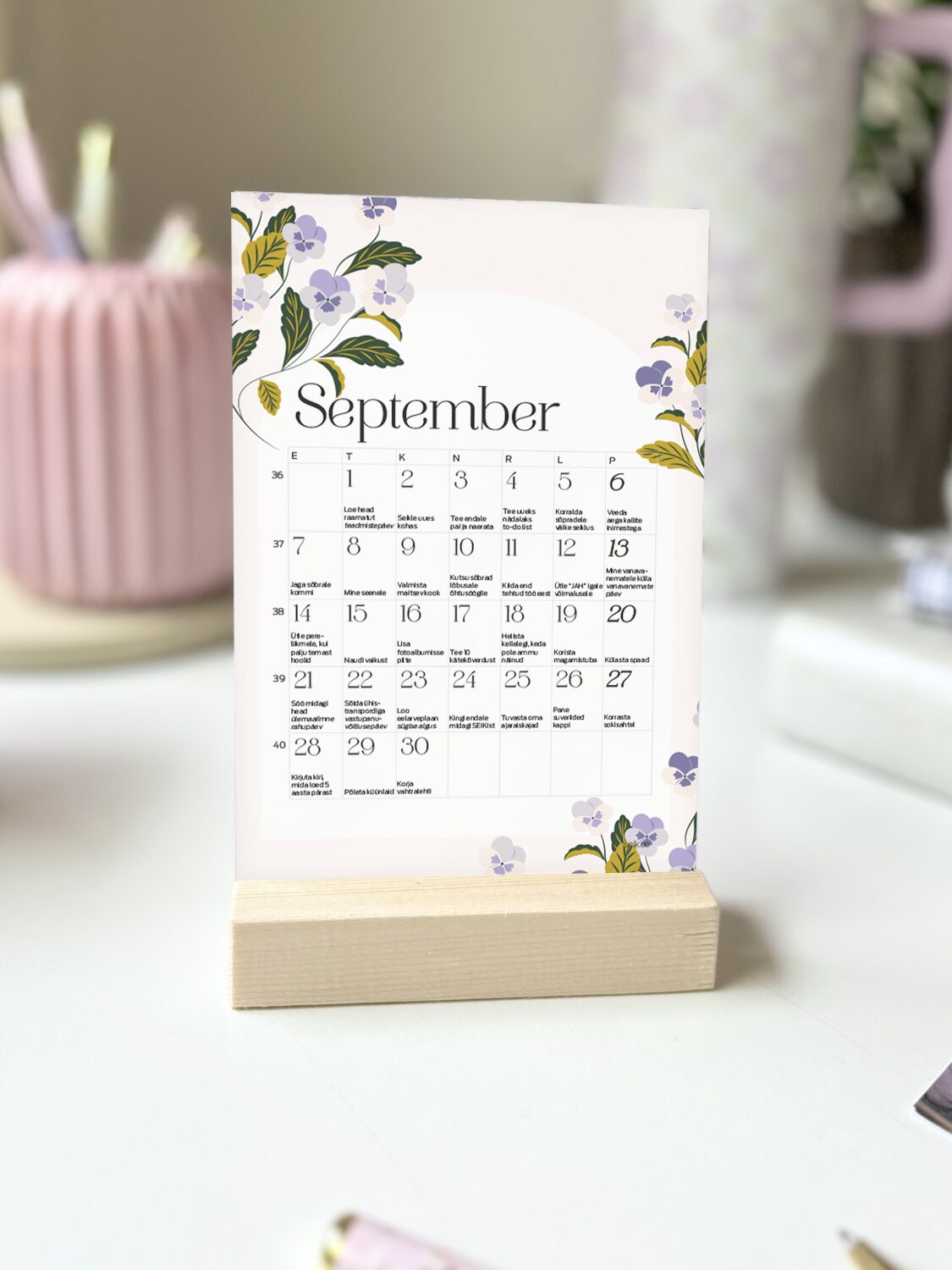 Tegude Kalender lauakalender 2026 - lillede lummuses