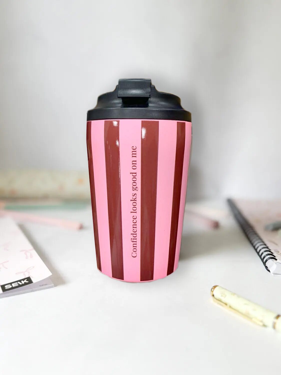 Kohvitermos terasest - confidence looks good on me (350 ml)