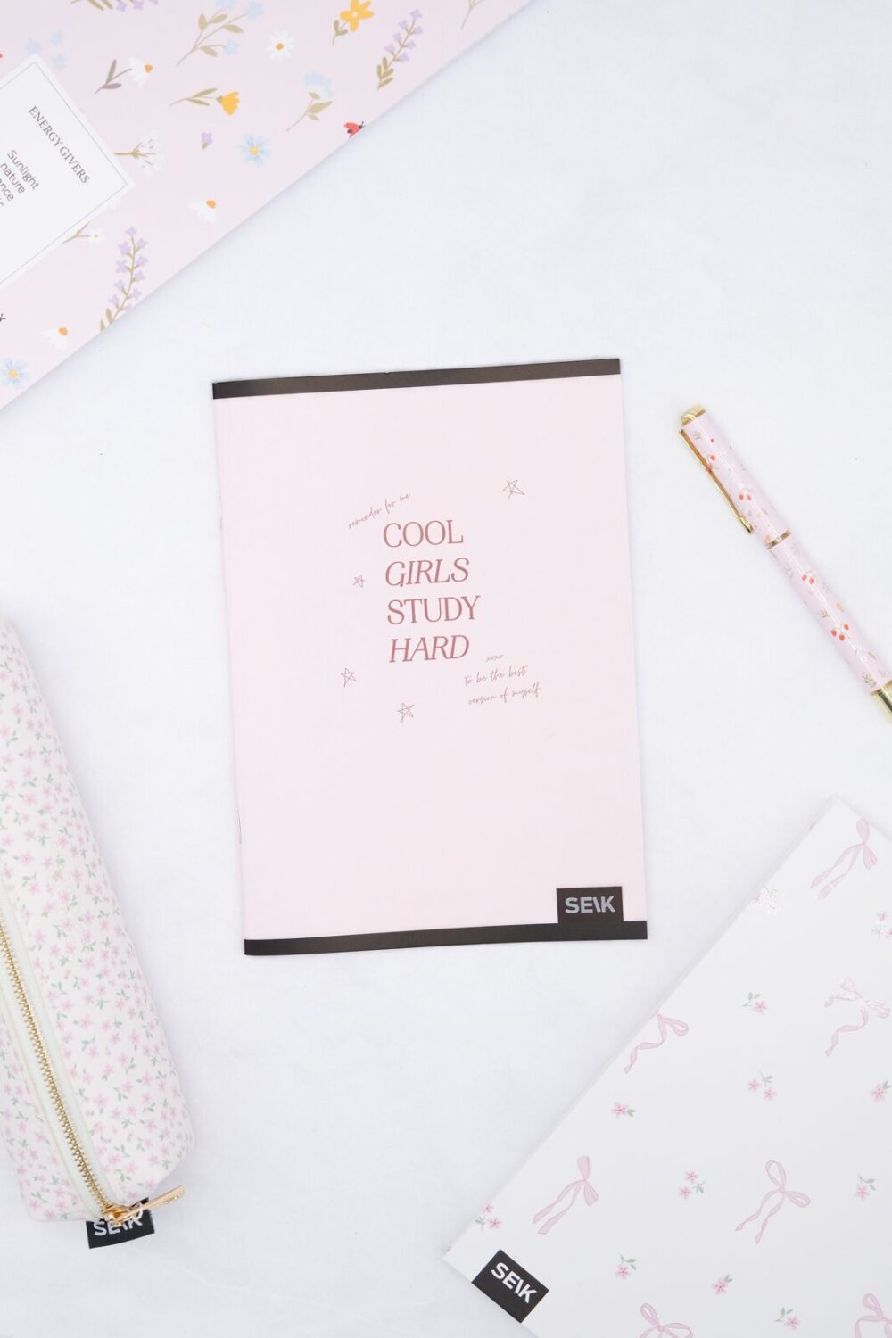 A5 ruuduline vihik (36 lehte) - cool girls study hard - Image 2